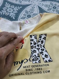Girl&#39;s Denim Skirt &amp; Graphic Tee Set