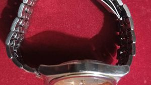 Seiko Quartz SQ100 Watch