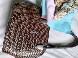 YSL Handbag ( First Copy)