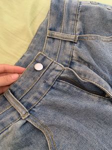 Frayed Hem Mom Jeans
