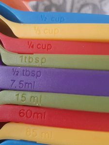 Set of 6 measuring cups