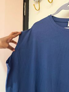 Loose fit T- shirt type dress - Size S with the be