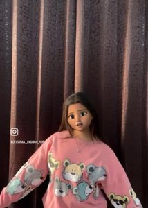 cute Sweatshirt one each only 350 😍