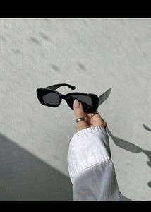 Black Rectangular Sunglasses 🕶