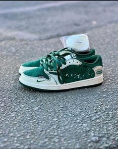 *AIR JORDANS RETRO 1 REVERSE *