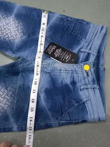 Boy&#39;s Outfit: Shirt &amp; Jeans
