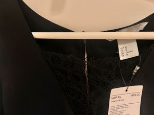 H&amp;M LACE DETAIL TOP