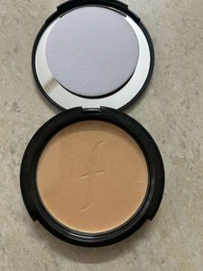 Faces Canada Weightless Stay Matte Compact