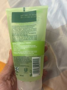 Simple Refreshing Facial Wash