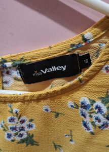 Bright Refreshing Floral Formal-Casual Top