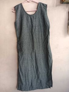 Gray Sleeveless Kurthi with Black and white overco
