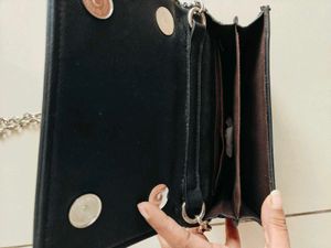 Black Chain Details Sling Bag