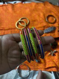 4 Peice Of Multicolour Bangles