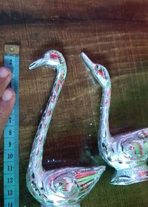 Swan Showpiece set in silver metal