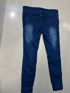 💙Beautiful Worn out Jeans In Jogger Style 💙