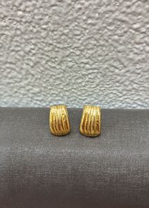 Chunky Gold Stud Earrings💗