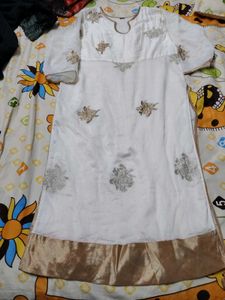 Elegant White Embroidered Kurta