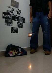 Scratched Wide Leg Baggy Jeans