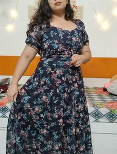 🌸 Gorgeous Floral Maxi Gown with Puff Sleeves🌸