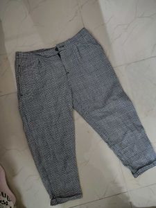 Checkered Cropped Pants