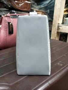 🤩Silver &#39;V&#39; Detail  Sling Bag