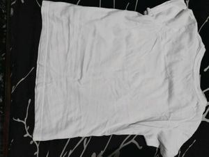 Guess White Graphic Tee