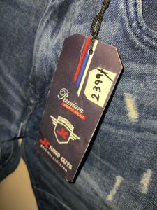 Distressed Ferzi Jeans