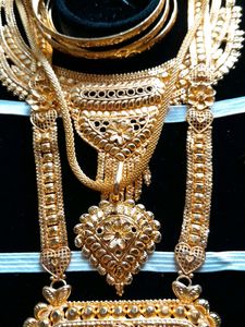 3 Gold Jewellery Sets With 4 Free Bangles