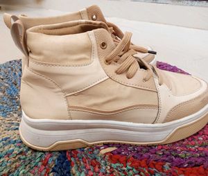 Knoss Cream High-Top Sneakers