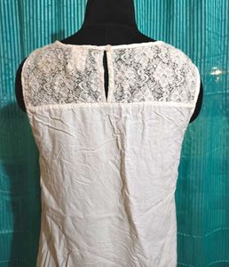 Size S/M🎁Buy 2 Get 1 Free🎁 White Sleeveless Top
