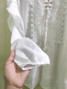 Pretty White Top With Elegant Design Good Fabric