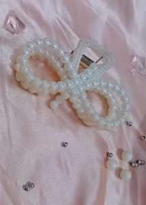 Pearl Embellished Hair Claw Clip