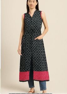 Black & Pink Sleeveless Dress with Front Slit – M