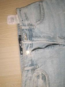 Light Wash Ripped Jeans