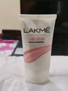 Lakme LumiCream: Moisturizer With Makeup Like Glow