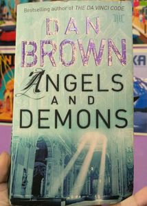 Angels & Demons - Dan Brown