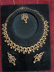 Necklace Set With Earing And Teeka