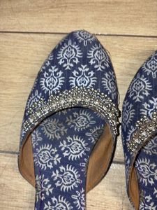 Ethnic Blue Juttis