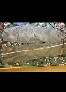 BRAND NEW  High-Waisted Jeans