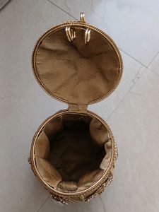 Can Be Used As Piggy Bank To Put Coins And Notes