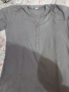 An elegant Collar Buttoned neck Grey Kurta
