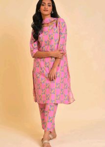W Kurta Pant Dupatta Set