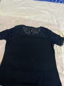 Round Neck Netted Half Slv Top