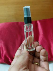 Crystal Noir- Versace-8ml used about 1ml.