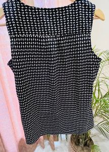 Chic Black &amp; White Sleeveless Top – Size L