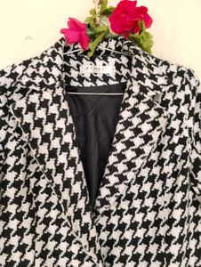 Houndstooth Patterned Coat10/10