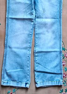 Stylish High-Waisted Jeans