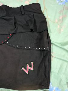 Black Skirt!