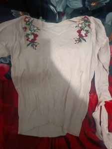 Embroidered knitted Top