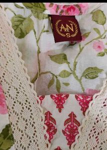 ✨✨Floral Print Kurti with Lace Detail🎉